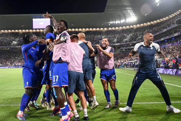 法国终结拉美5连冠，亨利用德尚的方式击败阿根廷